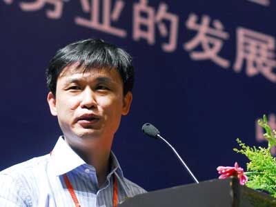图文：专题演讲主持人邵颖波