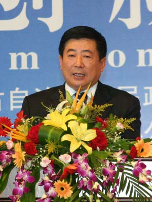 图文:鄂尔多斯集团总裁王林祥发言_会议讲座