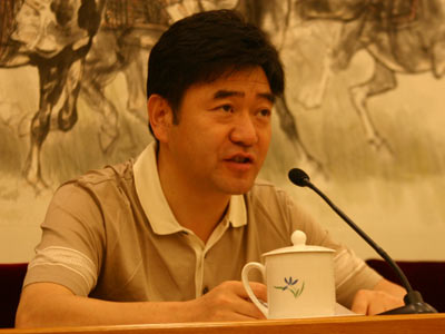 图文:常务副理事长郑跃文做选举办法报告