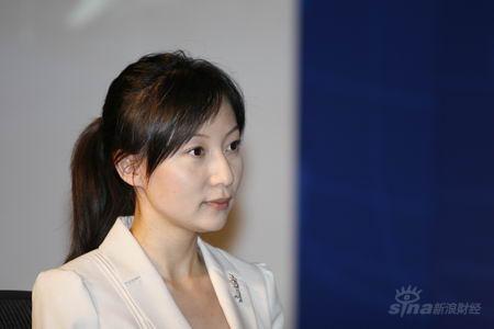 凤凰卫视主持人口音_邓文华采访凤凰卫视主持人 评论员