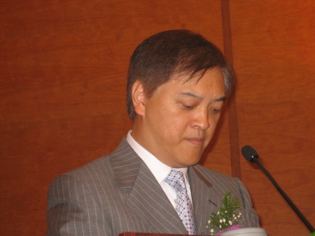 图为:富力地产股份有限公司董事长李思廉_会议