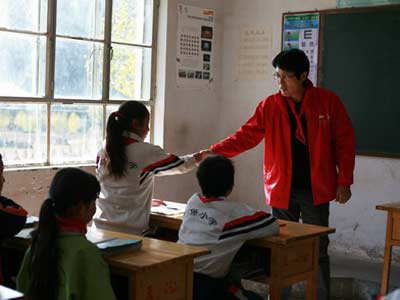 青海行志愿者队长唐燕敏迅速成为同学们好朋友