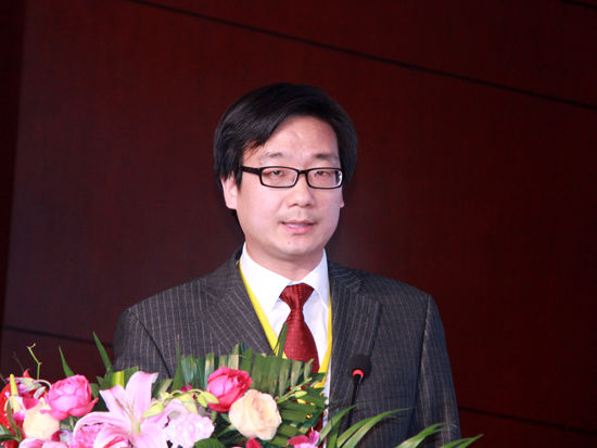 图:人民大学法学院副院长杨东