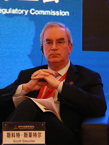 上图为美国保德信金融集团副总裁斯科特·斯