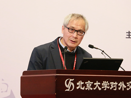 上图为北京大学哲学系教授何怀宏(图片来源:新浪财经 顾国爱 摄)