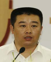 伊利现任董事长_伊利牛奶图片