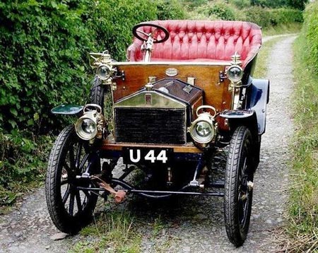 劳斯莱斯古董车拍卖 预计售200万美元以上_拍