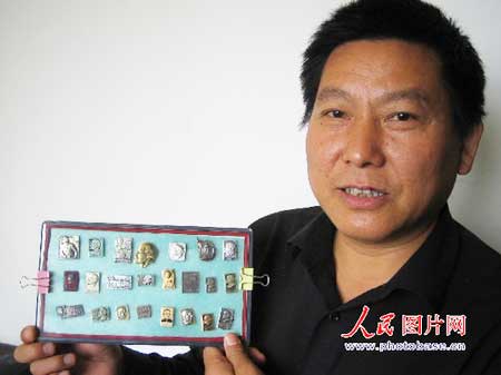 收藏家收藏列宁纪念章600多枚(图)
