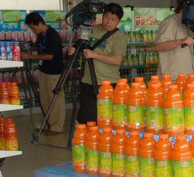 全球五大通讯社造访汇源果汁 实地考察食品安全