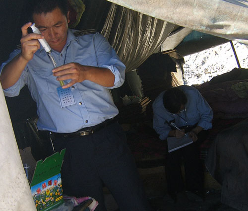 [图文]打击造假行为 新疆尼勒克县开展蜂蜜专项