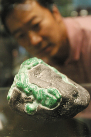 杭州出现赌石连环骗局_滚动新闻