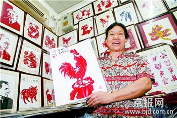 剪纸也是生财之道 巧女靠手撕出财富_理财资讯