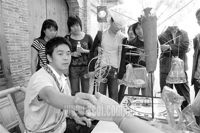 专家:旅游购物点应建质保金制度_滚动新闻