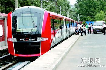 首都国际机场直线电机车下线_滚动新闻