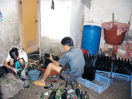 [图文]南宁查获大型葡萄酒造假窝点_滚动新闻