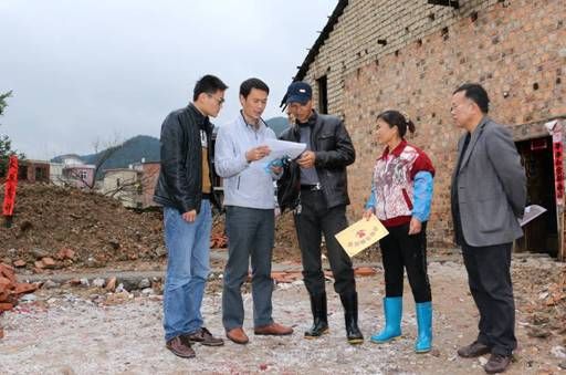 【纪检人·镜头】八项规定三周年 群众身边看