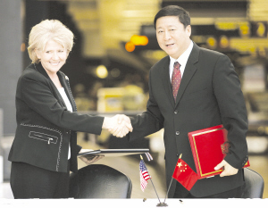 中美签署扩大航空运输协议_焦点透视