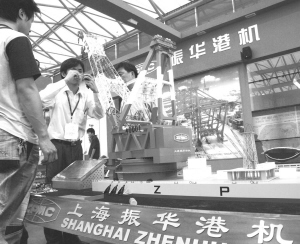 振华港机董事长_振华港机