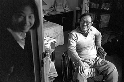 史铁生与妻子陈希米 摄于1991年 史铁生与妻子陈希米 摄于1991年