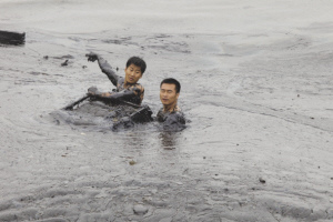 8时28分58秒 张良示意将水泵推向深海 8时28分58秒 张良示意将水泵推向深海