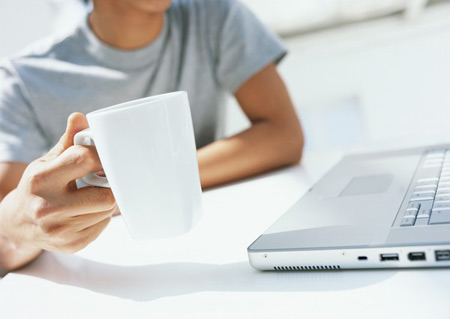 办公族应多注意补水(资料图) 办公族应多注意补水(资料图)