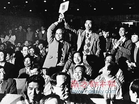 23年前的那场拍卖会,被深圳媒体认为是“历史上规格最高的一次拍卖会”。 23年前的那场拍卖会,被深圳媒体认为是“历史上规格最高的一次拍卖会”。