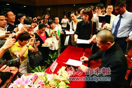 读书月至今已举办十届,已成为深圳市民不可或缺的读书文化节庆。 读书月至今已举办十届,已成为深圳市民不可或缺的读书文化节庆。