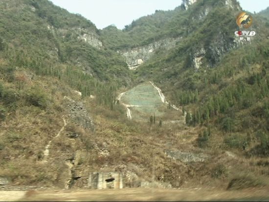 70年代使用过的土法炼汞的冶炼炉 70年代使用过的土法炼汞的冶炼炉