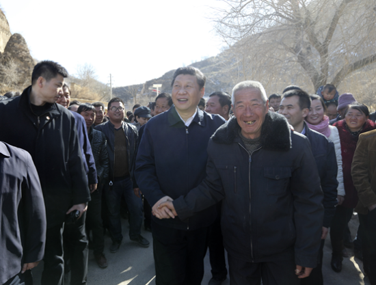 不知不觉,已过了晌午。在当年老支书,也是习近平入党介绍人梁玉明家,主人热情邀请习近平留下吃顿便饭。 不知不觉,已过了晌午。在当年老支书,也是习近平入党介绍人梁玉明家,主人热情邀请习近平留下吃顿便饭。