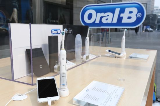 Oral-B iBrush秉承百年德国精湛工艺,可能是迄今为止材质最好的电动牙刷 点击购买了解详情 Oral-B iBrush秉承百年德国精湛工艺,可能是迄今为止材质最好的电动牙刷 点击购买了解详情