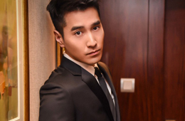 每日美搭 赵又廷上演西装杀摩登有型