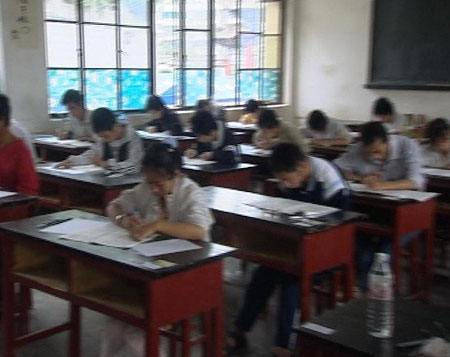 地震灾区看高考(图)