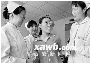 陕甘媒体接力传爱心 专家挑战极限救少女(图)