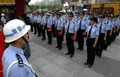 浦东公安首聘兼职督察