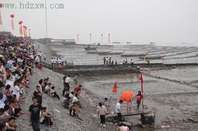 端午节 石狮蚶江泼水狂欢