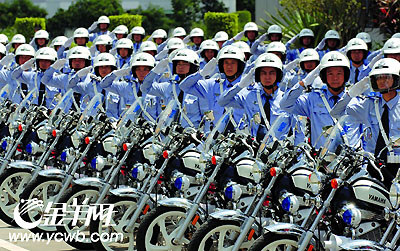 中山交警启用新型巡逻摩托车