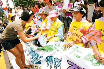 自民党百名议员否认南京大屠杀