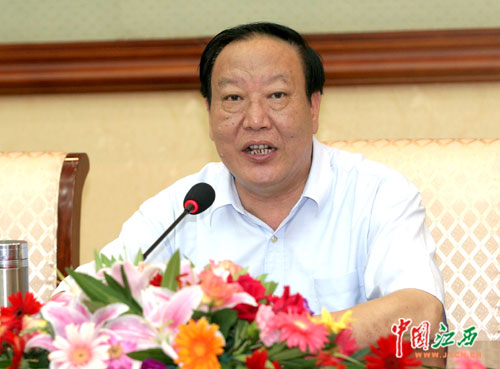 江西省政协副主席,中共江西省委统战部部长王林森出席会议并作新闻