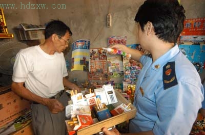 部卖散烟给学生被查