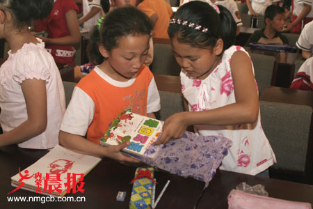 21名草原儿童呼和浩特参加一日游(图)