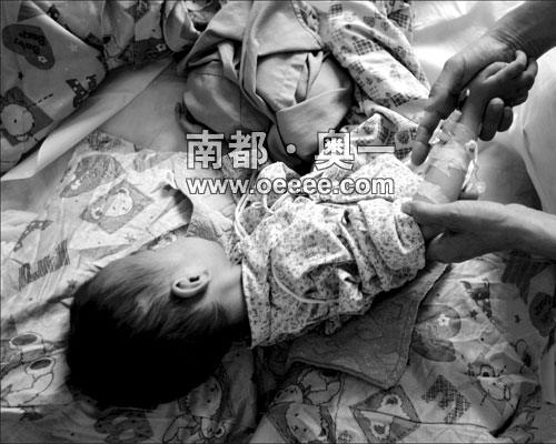 免疫功能极差 艾滋男童还不能手术