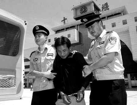 两通缉犯湖北落网