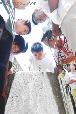 邻居七嘴八舌:深井藏女尸?