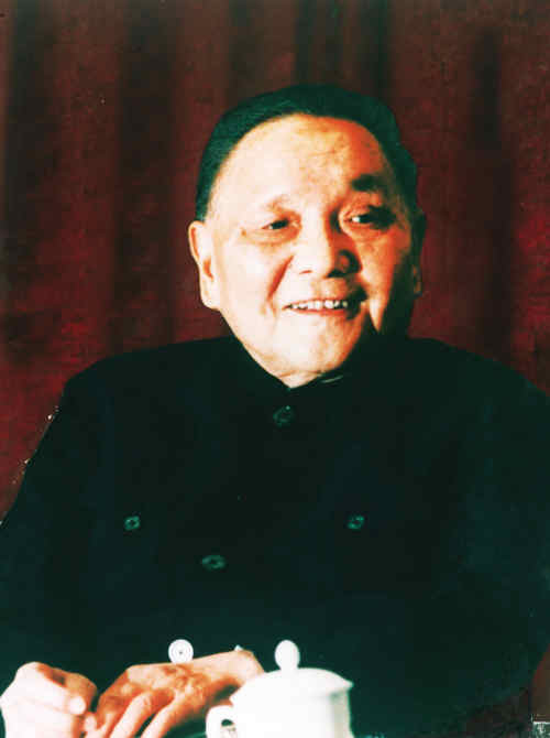 邓小平:香港回归必须驻军