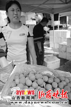 南方水果滞销,商贩愁容满面(图)