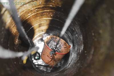 邻居七嘴八舌:深井藏女尸?