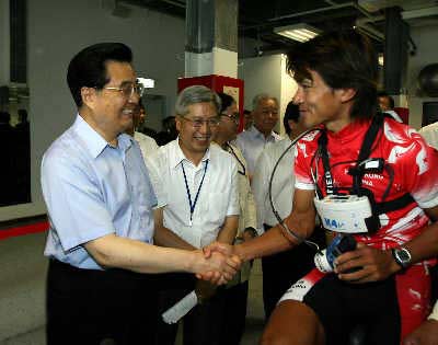 胡锦涛心愿卡上写下6个字:爱香港爱祖国