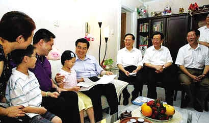 胡锦涛看望香港中产草根家庭(2)