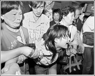 万名群众昨痛别戴俊(图)