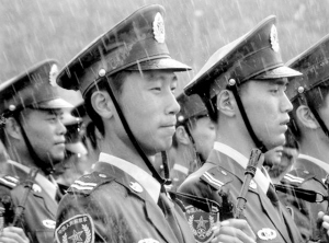 维多利亚港湾走来和平卫士